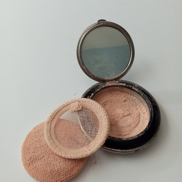 Vintage Black Enamel Round "CG" Compact with Victorian Picture Mirror Makeup - Picture 8 of 10